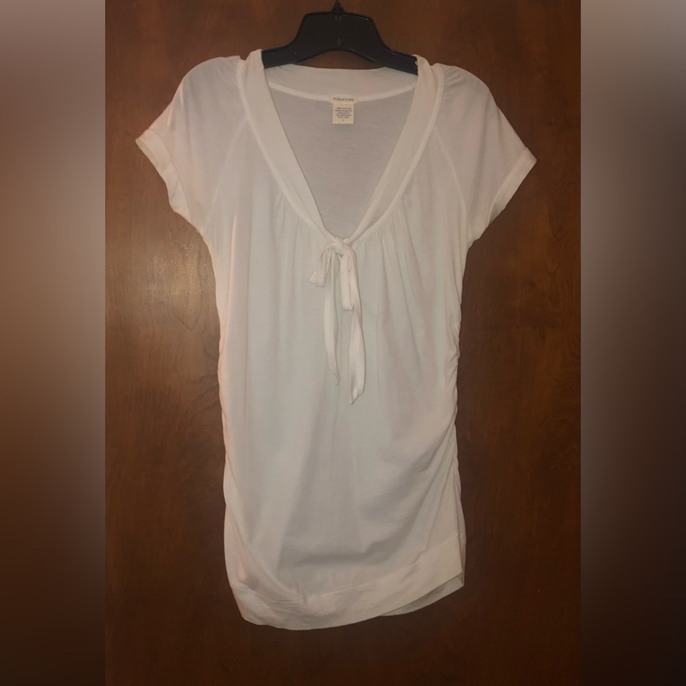 Maurice’s V neck white tee size L